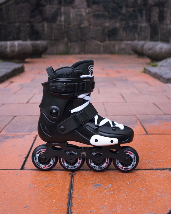 ROLKI FR SKATES FRX 80 BLACK Roz. 40