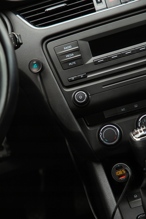 TRANSMITER BLUETOOTH SAMOCHODOWY ŁADOWARKA ZESTAW GŁOŚNOMÓWIĄCY USB QC3.0