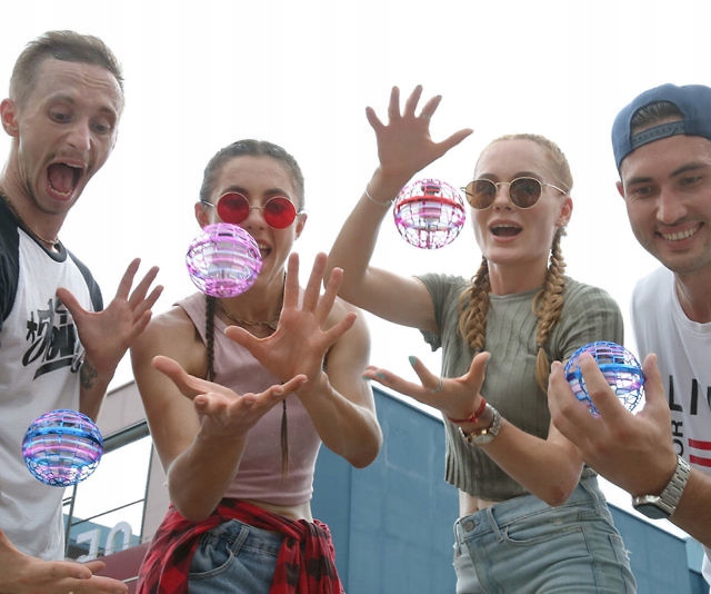 LATAJĄCA KULA DRON PIŁKA ZABAWKA UFO USB LED kolor