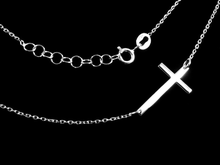 ŁAŃCUSZEK NASZYJNIK CELEBRYTKA KRZYŻYK ZE SREBRA PRÓBY 925 RODOWANEGO