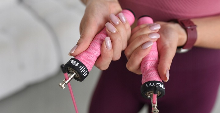 SKAKANKA BOKSERSKA Z OBCIĄŻENIEM OBROTOWYMI GŁOWICAMI REGULOWANA WYTRZYMAŁA