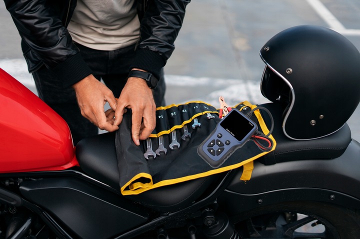 TESTER SKANER MIERNIK CYFROWY AKUMULATORÓW BATERII USB C 12V LCD 10 - 250AH