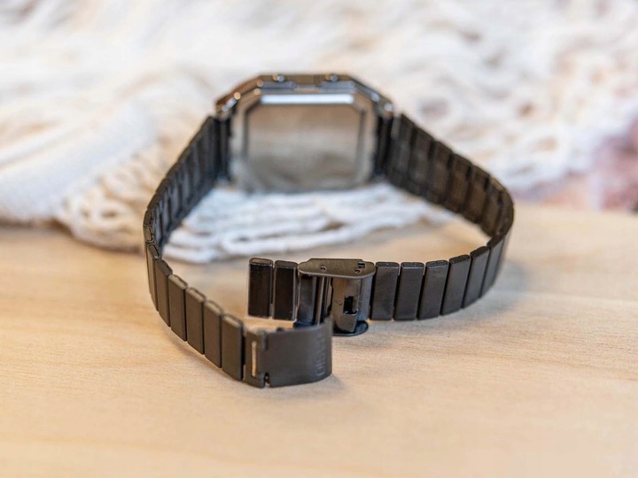 ZEGAREK CASIO A130WEGG-1AEF VINTAGE CZARNY NA BRANSOLECIE DATOWNIK