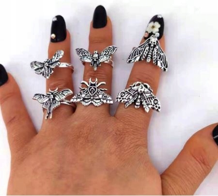 Regulowany Sygnet Ćma Trupia Główka