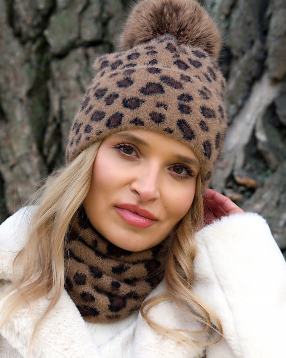 Czapka zimowa damska ciepła z POMPONEM beanie MODNA w panterkę Polska Print