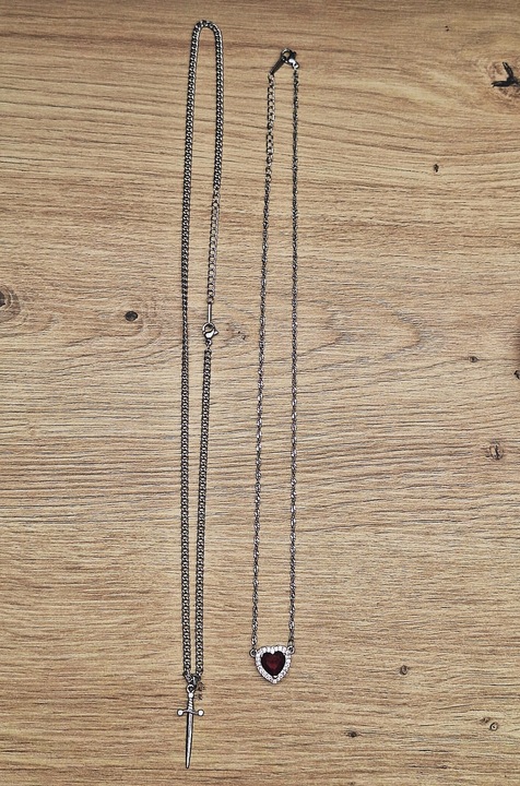 MD elegancki damski naszyjnik CZERWONE SERCE serduszko MIECZ | 2w1