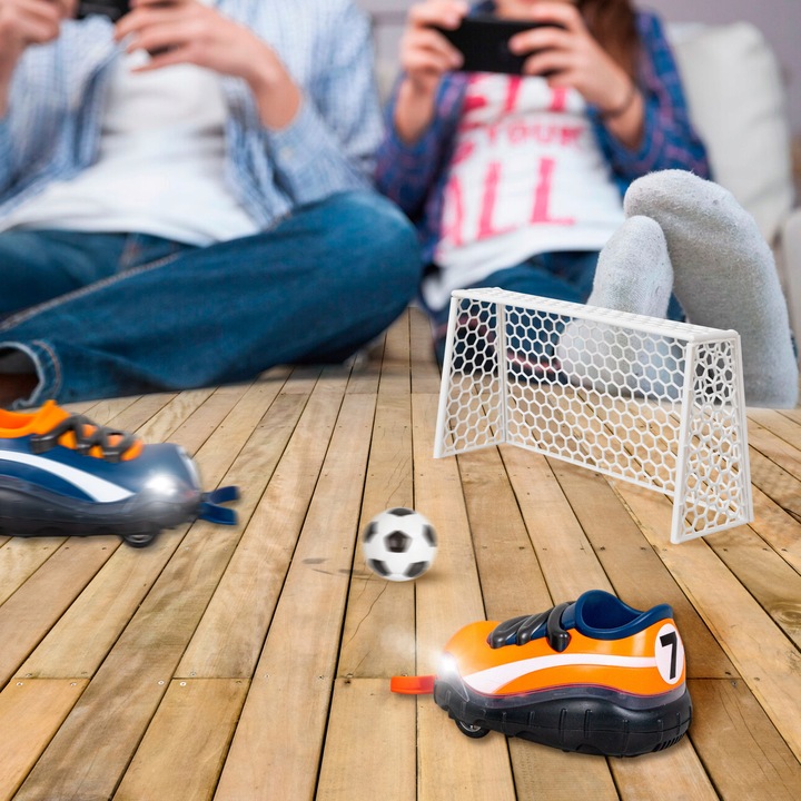 BUTY GO GRY W PIŁKĘ SAMOCHÓD ZDALNIE STEROWANY PILOT AUTO PODŚWIETLENIE LED