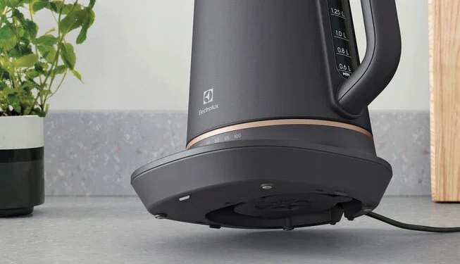 CZAJNIK ELEKTRYCZNY ELECTROLUX E7K1-6BP