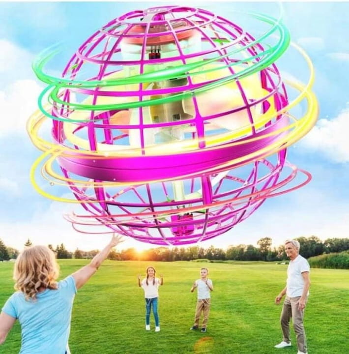 UCIEKAJĄCA KULA ZE ŚWIATŁEM PIŁKA LATAJĄCE UFO ŚWIECĄCA Z PILOTEM