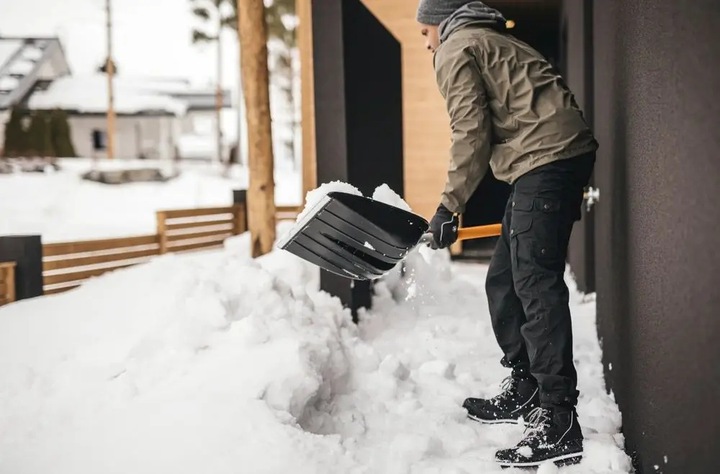 Szufla do śniegu Solid Fiskars 1052525