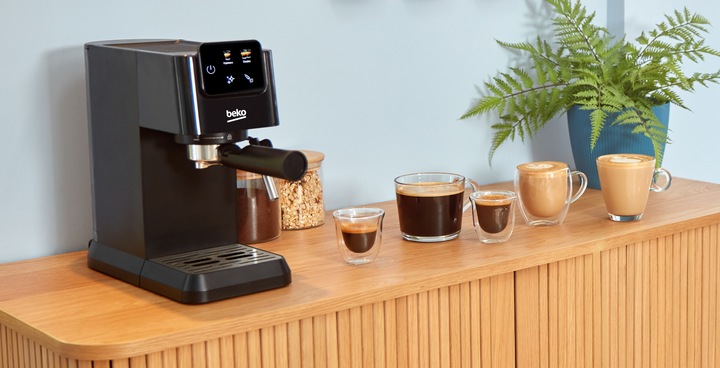 Ekspres ciśnieniowy kolbowy Beko CEP5302B Czarny LCD 15BAR