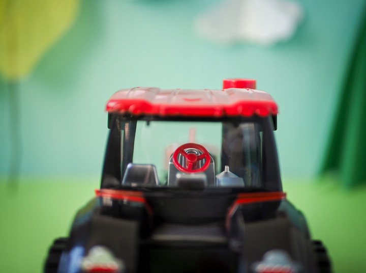 TRAKTOR PUSZCZAJĄCY BAŃKI MYDLANE MUZYKA ŚWIATŁO + PRZYCZEPA