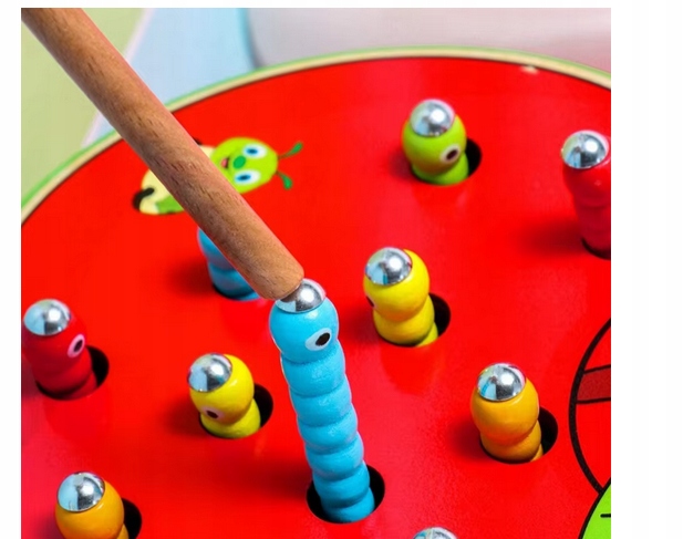Złap Robaczka Gra Zręcznościowa Magnetyczna Drewniane Jabłko Montessori