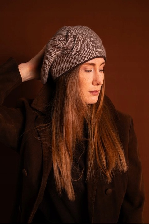 Beret damski wełniany Arcana - z dodatkiem angory, elegancki Czarny