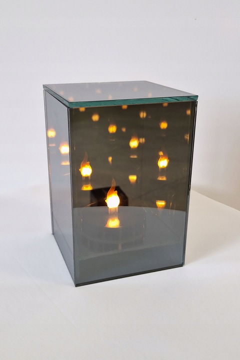 Lustrzany Lampion Znicz z efektem 3D LED Sześcian Świecznik