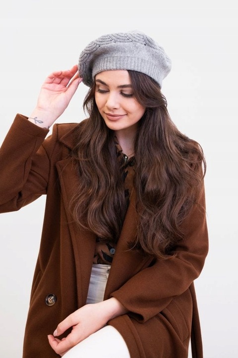 Elegancki beret damski Flossy Tones - ciepły i miły w dotyku Granatowy