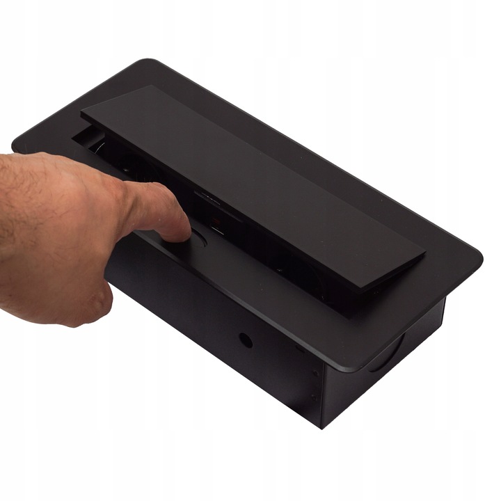 GNIAZDO POTRÓJNE CHOWANE W BLAT NABLATOWE GNIAZDKO