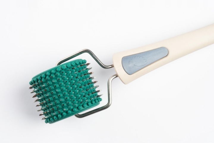 Aplikator LYAPKO WAŁEK z igłami do masażu twarzy ZIELONY + GRATIS