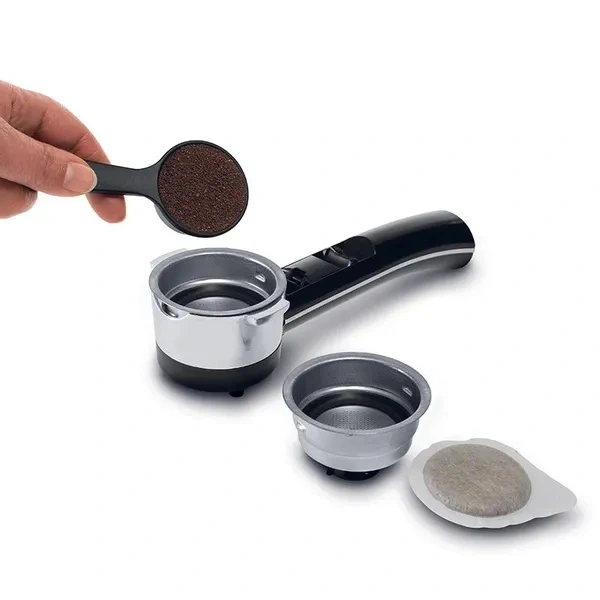 Kolbowy ekspres ciśnieniowy De'Longhi EC 201CD.B 1100 W czarny