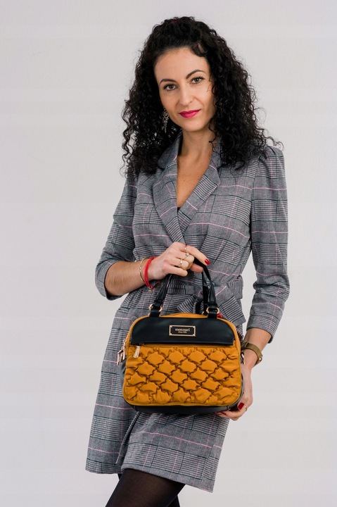 TOREBKA NA RAMIĘ LISTONOSZKA MONNARI PIKOWANA SPORTOWA POJEMNA 3 KOMOROWA