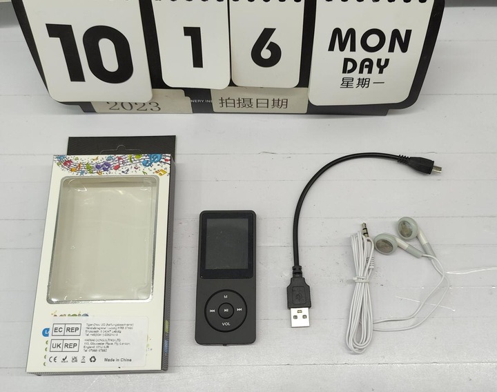 ODTWARZACZ MUZYCZNY MP3 RADIO MINI DYKTAFON + SŁUCHAWKI 16GB PRZENOŚNY