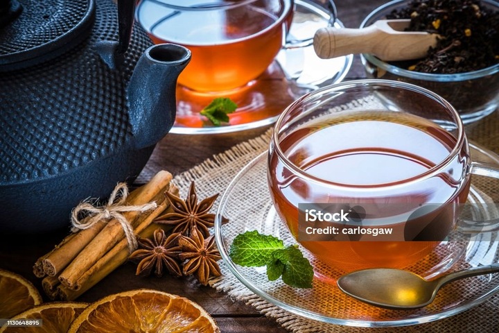 KPL. 2 ŚWIĄTECZNYCH FILIŻANEK ZE SPODKIEM 240ML