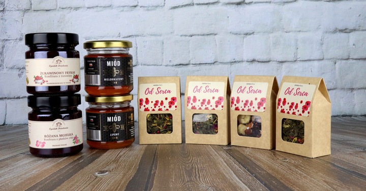 KOSZ PREZENTOWY DUŻY WIKLINOWY ZESTAW HERBAT SŁODYCZE SYROPY NA URODZINY