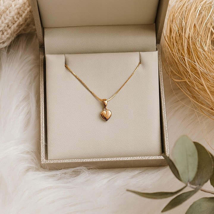 ZŁOTY ŁAŃCUSZEK Z SERDUSZKIEM NASZYJNIK DLA DZIEWCZYNKI, STAL CHIRURGICZNA