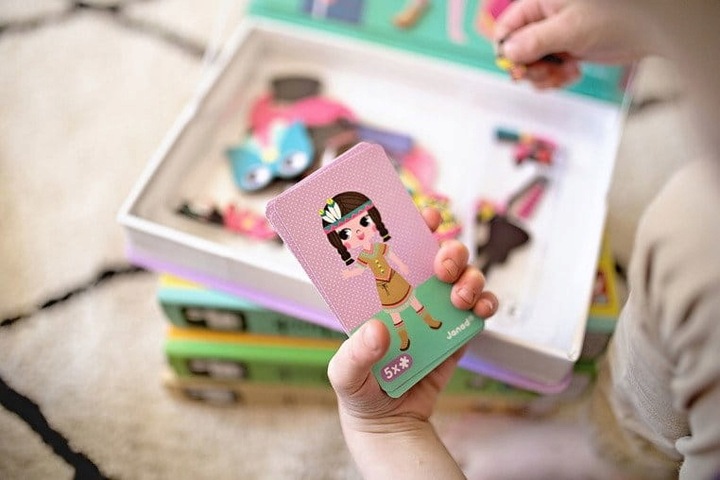 Magnetyczna Układanka Kostiumy Dziewczynka Magnetibook Janod 3+ + GRATIS