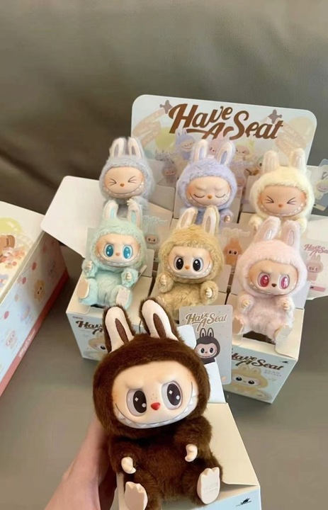MASKOTKA LABUBU HAVE A SEAT ZESTAW 6 SZT LALKA BRELOK PLUSZAK NIESPODZIANKA