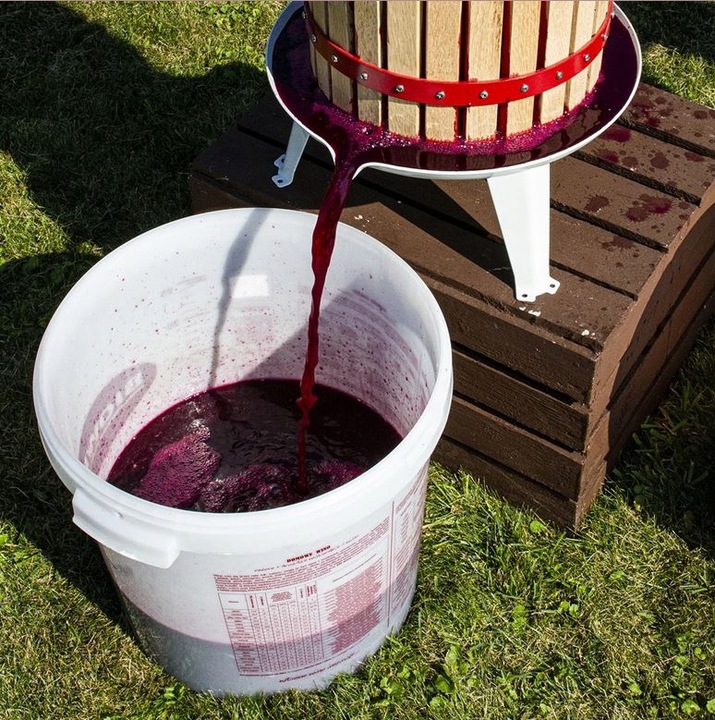 Pojemnik fermentacyjny na wino, miąższ 30 litrów z pokrywką BROWIN