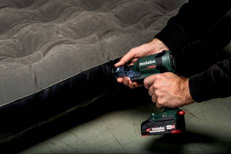 Akumulatorowy pistolet wydmuchowy Metabo BP 18 LTX BL z funkcją odsysania