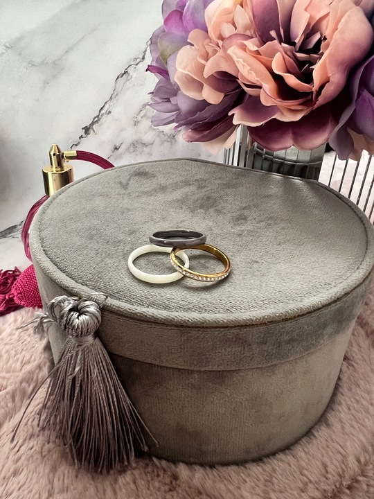 1519 Komplet 3 pierścionków ceramicznych CYRKONIE r 8/18mm sta