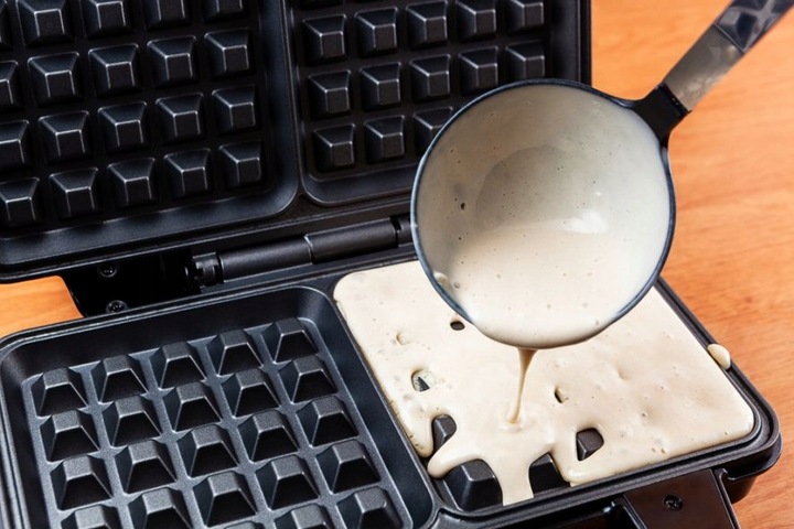 Gofrownica Eldom WA100S 1000W srebrna