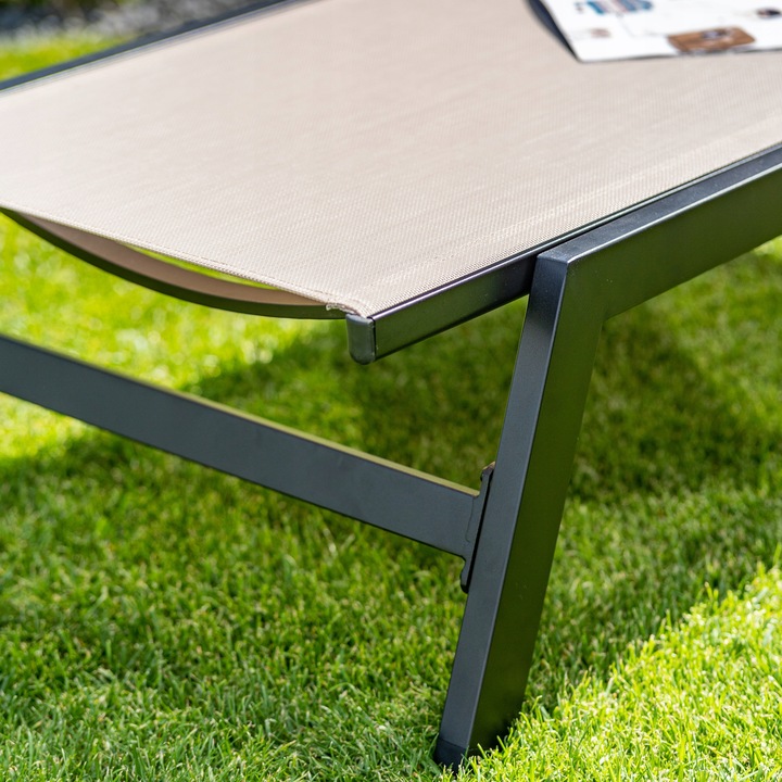 Leżak ogrodowy beżowy wygodny z aluminium rozkładany Leżanka na taras 60 cm
