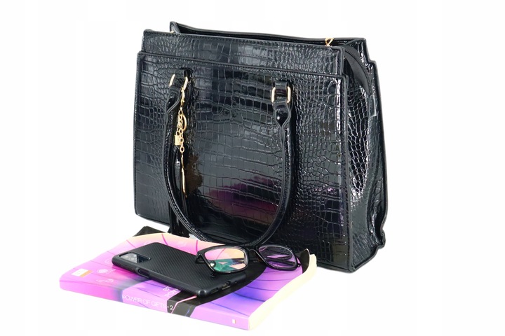 Torebka damska klasyczna duża do ręki lakierowana pojemna z brelokiem