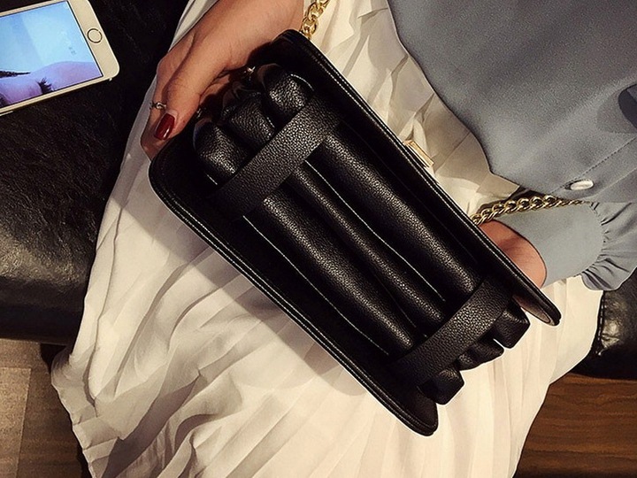 Torebka Damska KUFEREK Czarna Pojemna Elegancka na Łańcuszku Usztywniana