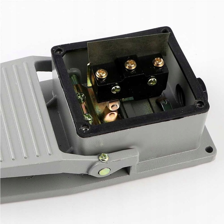 Wyłącznik nożny włącznik przycisk pedał z osłoną NO NC 380V 10A