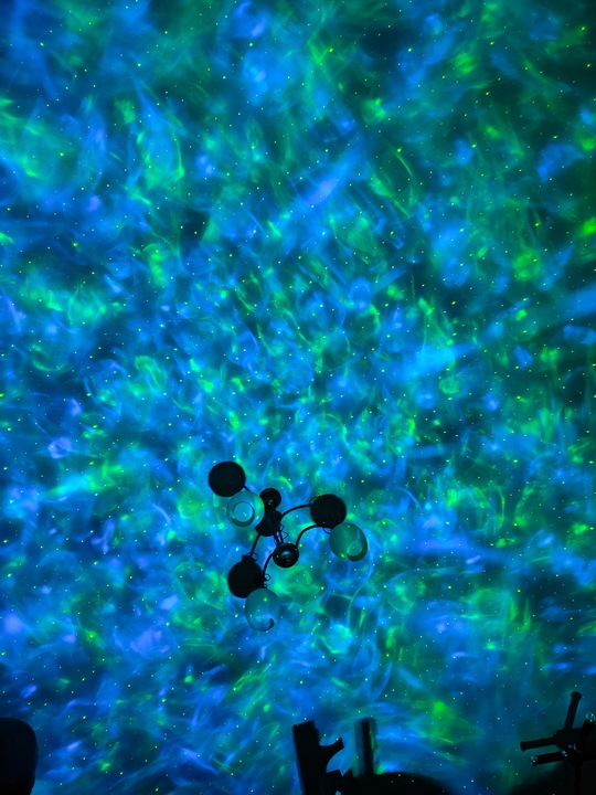 PROJEKTOR GWIAZD LAMPKA NOCNA RZUTNIK LED DO SYPIALNI DLA DZIECI NA PREZENT