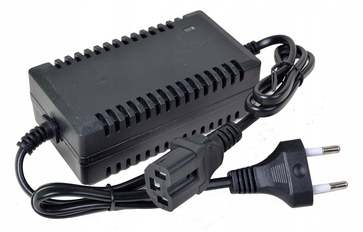 ŁADOWARKA DO ELEKTRYCZNY OPRYSKIWACZ AKUMULATOROWY