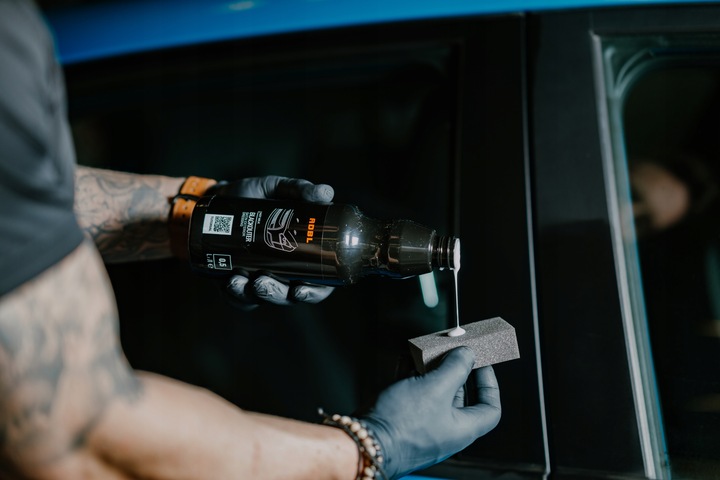 ADBL BLACKOUTER dressing do tworzyw plastików przywraca kolory trwały 0,2L