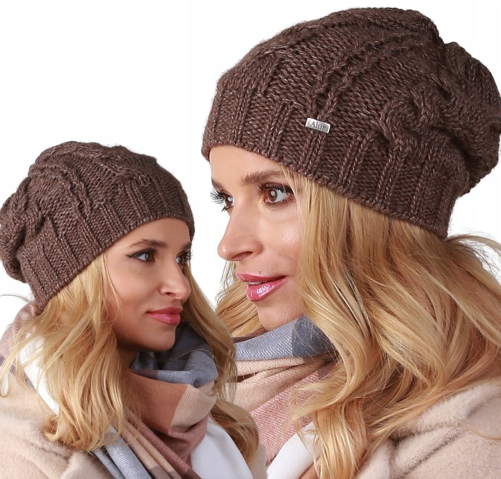 Brązowa czapka damska smerfetka - A4