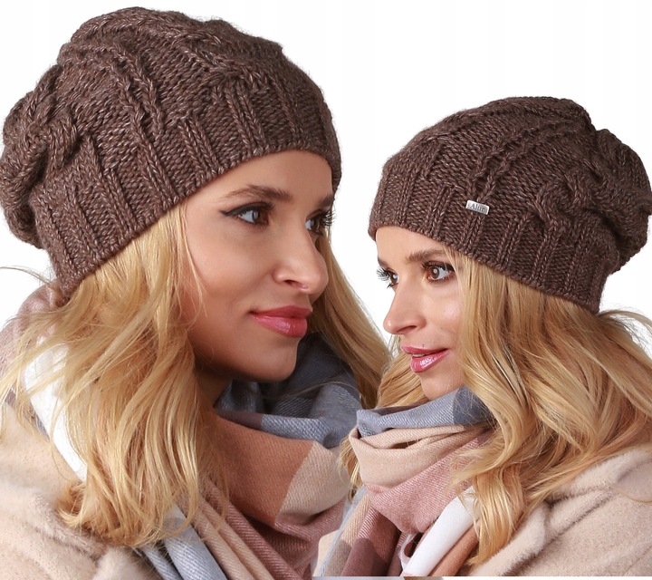 Brązowa czapka damska smerfetka - A4