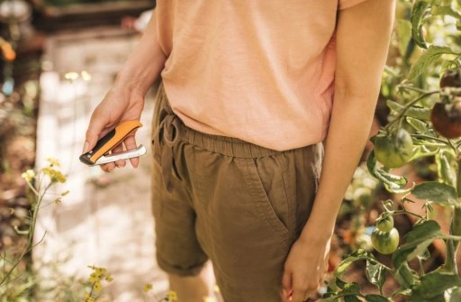 FISKARS / Nóż składany X-series K80 / Idealny do zbioru warzyw i owoców