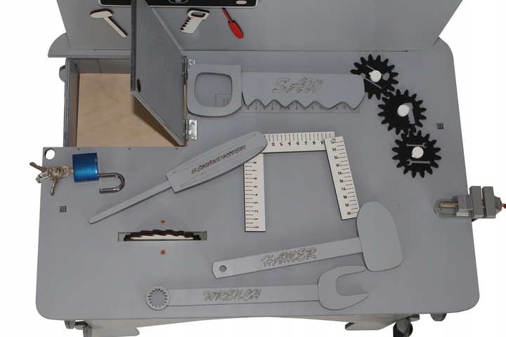 KOLOR Drewniany warsztat majsterkowicz tablet kłódka imadło schowek piła PL