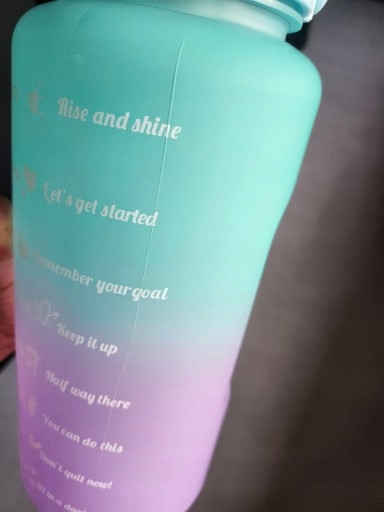 Bidon butelka na wodę dzbanek przenośny ze słomką z podziałką 2l