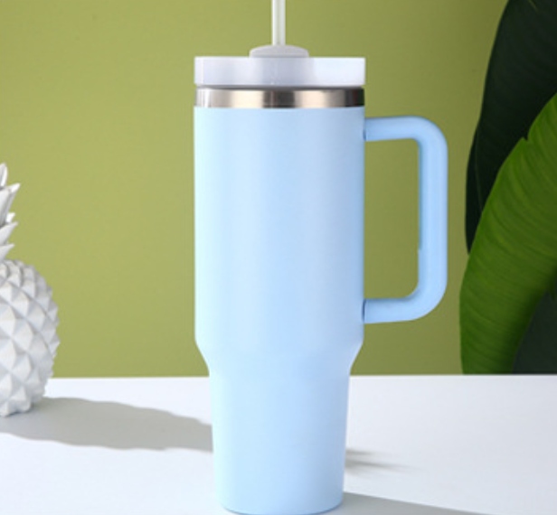 KUBEK TERMICZNY ZE SŁOMKĄ 1200ML KUBEK TERMICZNY ZE SŁOMKĄ BŁĘKITNY