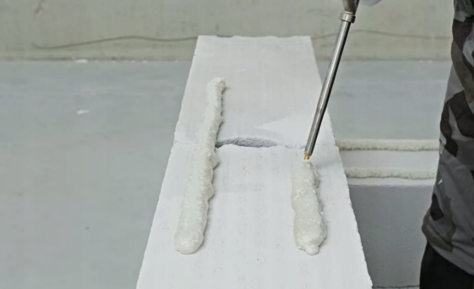 Pianoklej do murowania Tytan 870ml