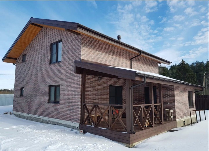 Próbki kolorystyczne cegieł AMK na siatce