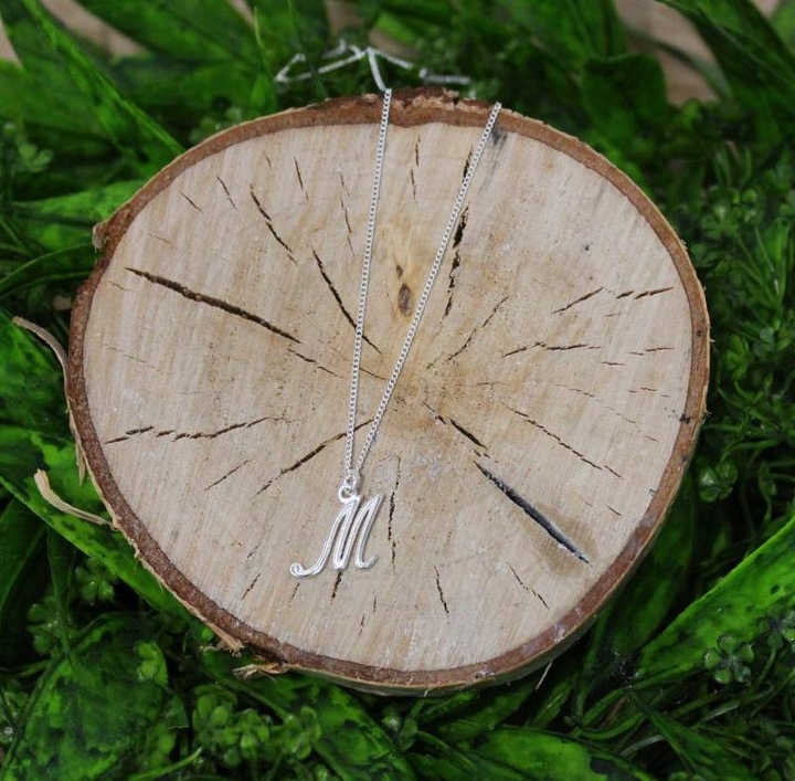 NASZYJNIK Z LITERKĄ LITERKA M PANCERKA SREBRO pudełko łańcuszek srebrny